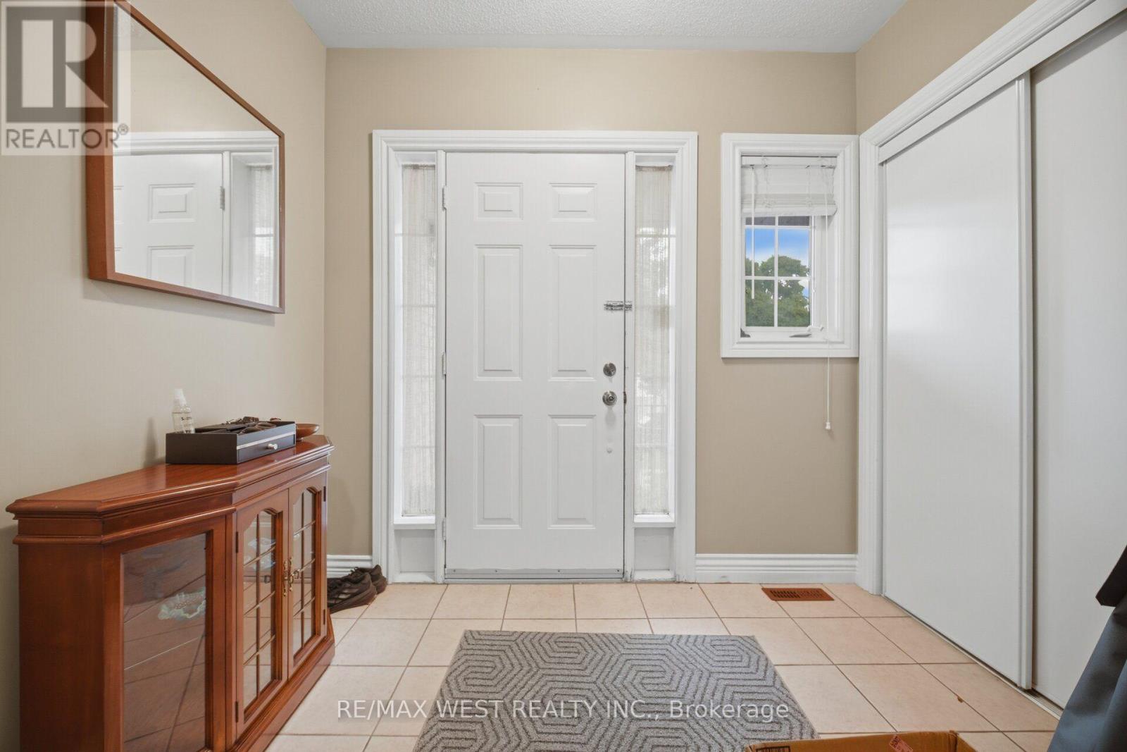 Upper - 6409 Torre Drive, Mississauga, Ontario  L5V 2S5 - Photo 2 - W13776550