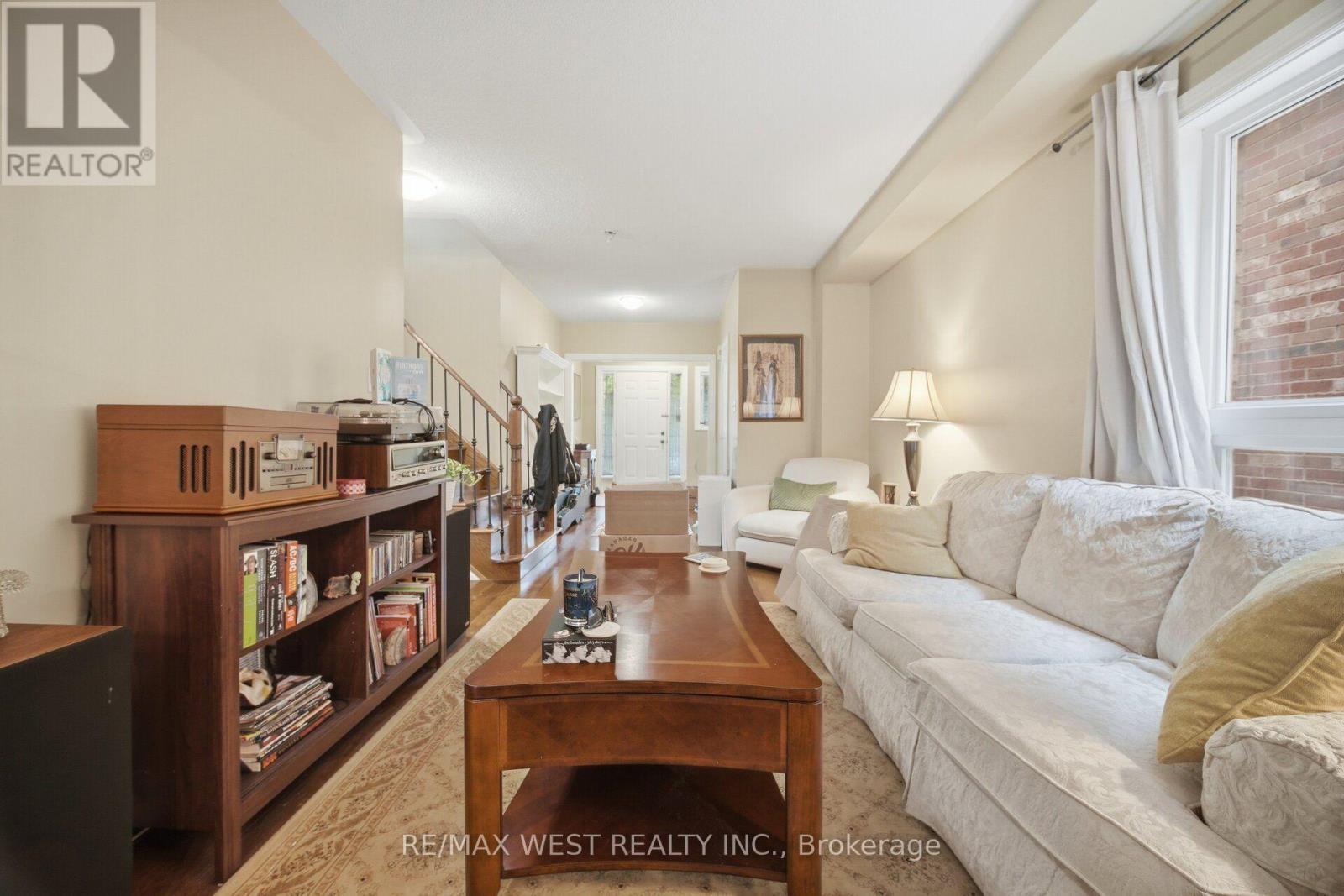 Upper - 6409 Torre Drive, Mississauga, Ontario  L5V 2S5 - Photo 3 - W13776550