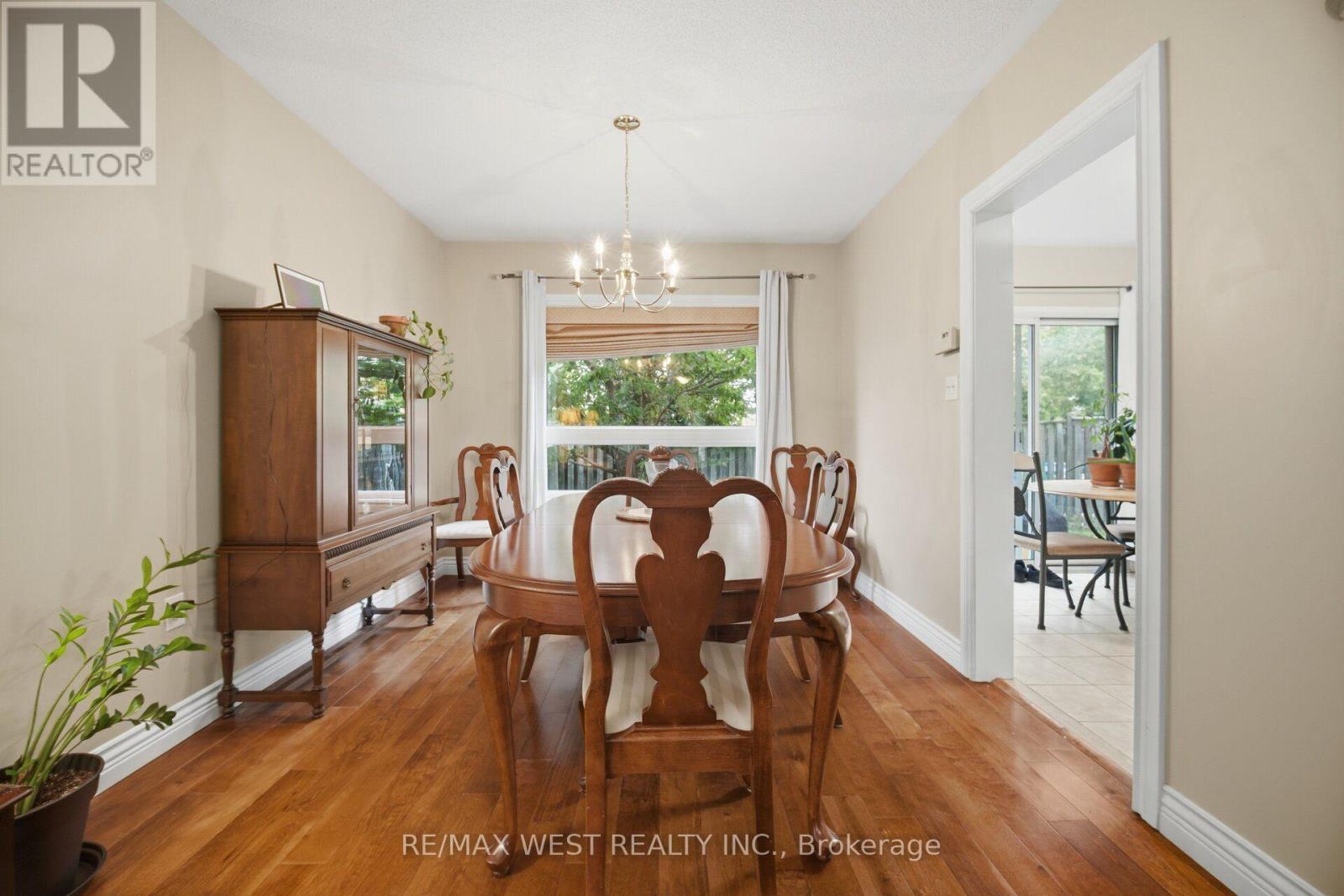 Upper - 6409 Torre Drive, Mississauga, Ontario  L5V 2S5 - Photo 4 - W13776550