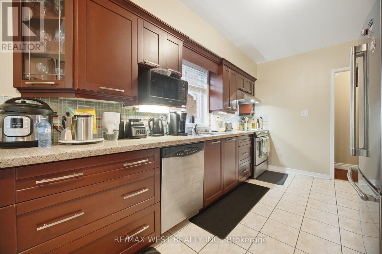 Upper - 6409 Torre Drive, Mississauga, Ontario  L5V 2S5 - Photo 6 - W13776550