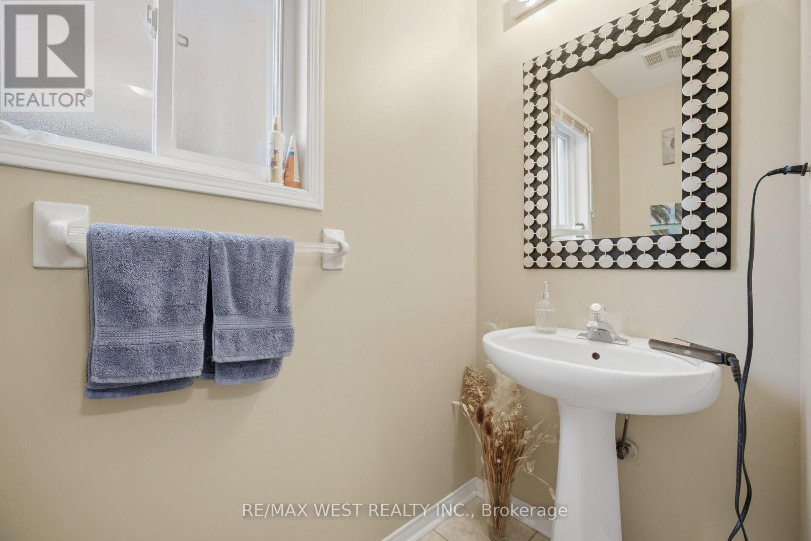 Upper - 6409 Torre Drive, Mississauga, Ontario  L5V 2S5 - Photo 7 - W13776550