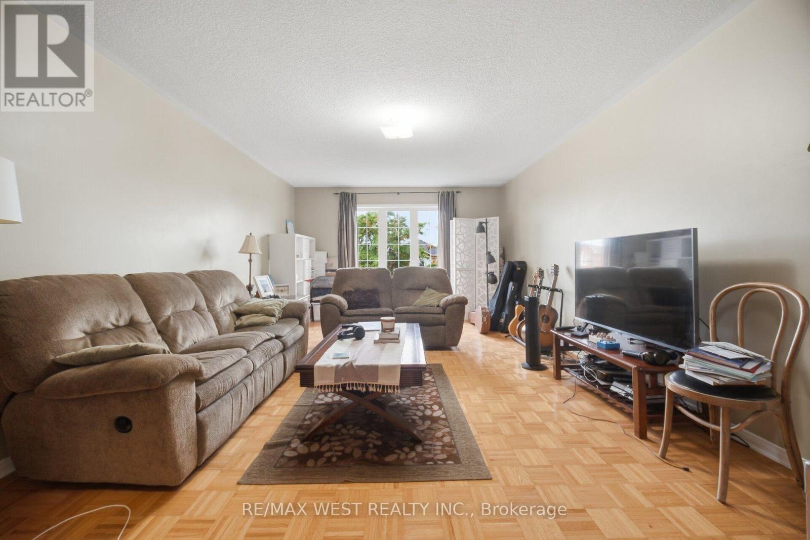 Upper - 6409 Torre Drive, Mississauga, Ontario  L5V 2S5 - Photo 8 - W13776550