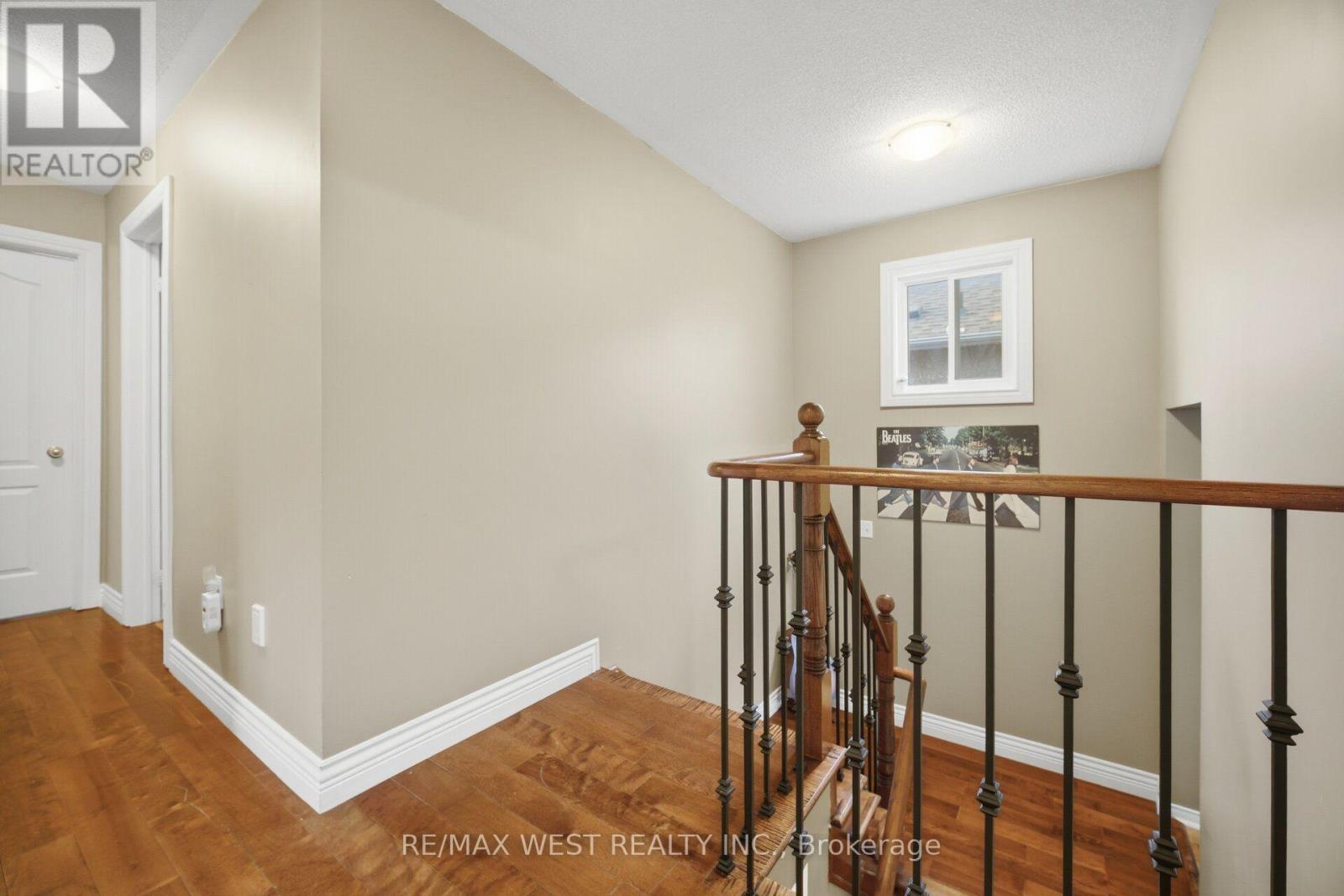 Upper - 6409 Torre Drive, Mississauga, Ontario  L5V 2S5 - Photo 9 - W13776550