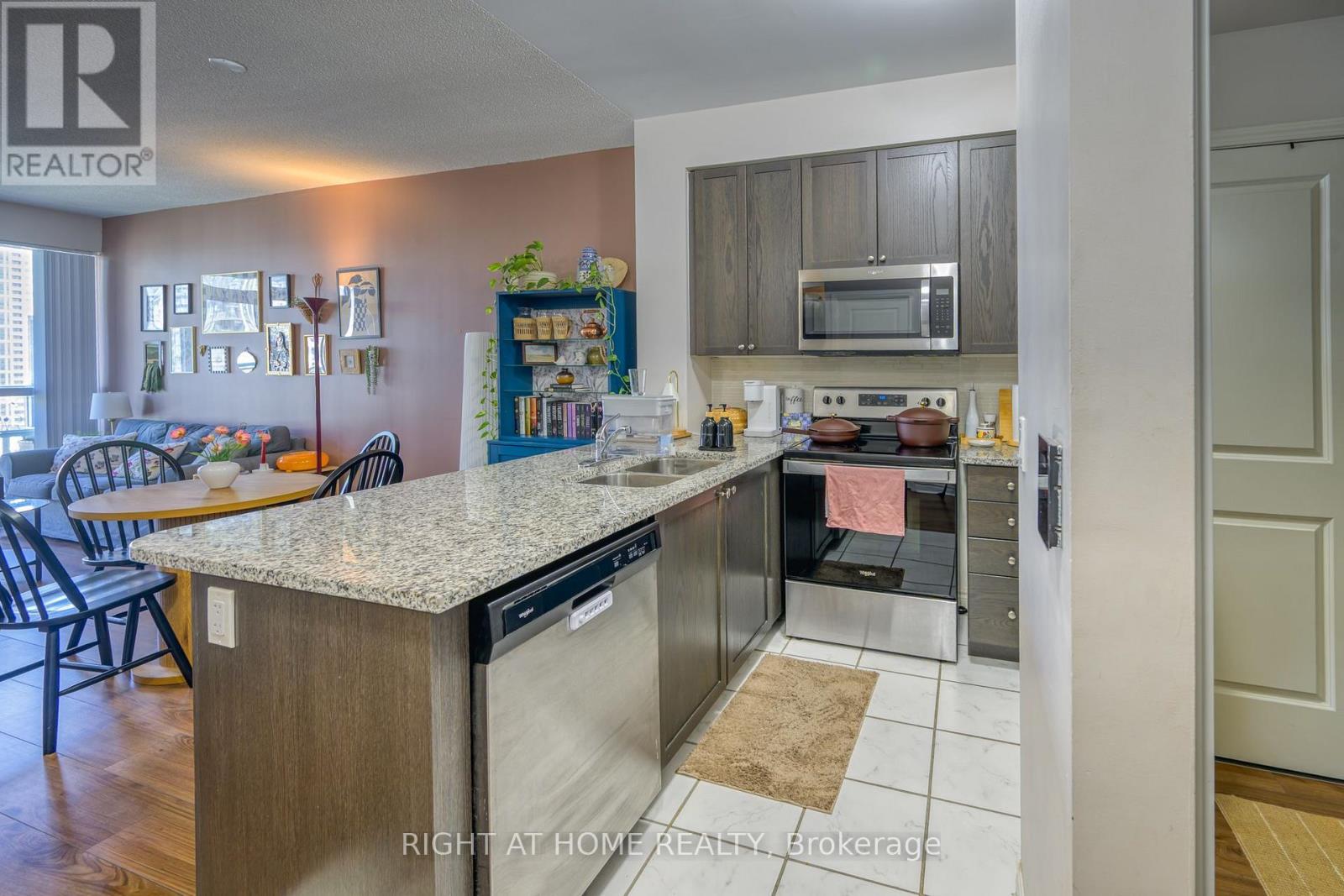 2310 - 349 Rathburn Road W, Mississauga, Ontario  L5B 0G9 - Photo 10 - W13776576