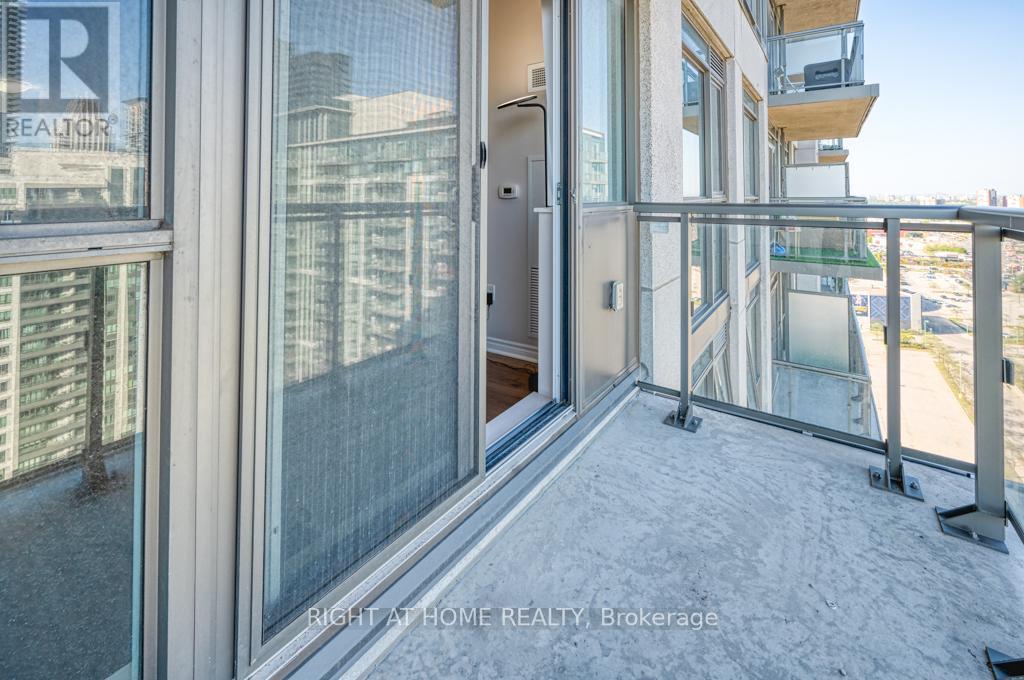2310 - 349 Rathburn Road W, Mississauga, Ontario  L5B 0G9 - Photo 6 - W13776576