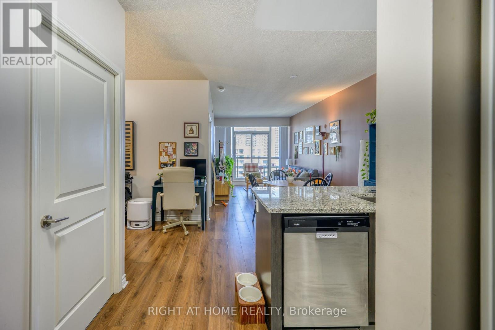 2310 - 349 Rathburn Road W, Mississauga, Ontario  L5B 0G9 - Photo 8 - W13776576