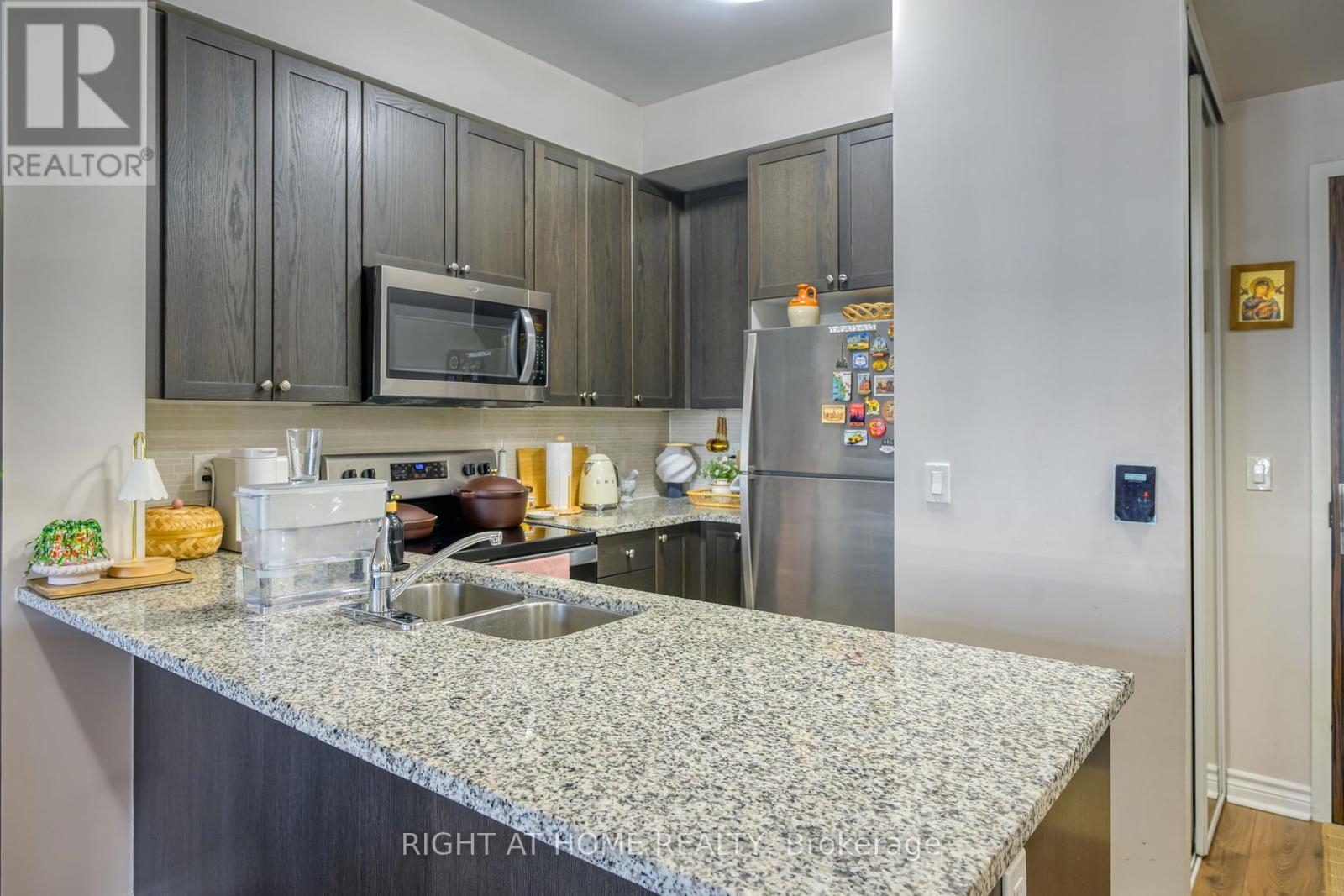 2310 - 349 Rathburn Road W, Mississauga, Ontario  L5B 0G9 - Photo 9 - W13776576