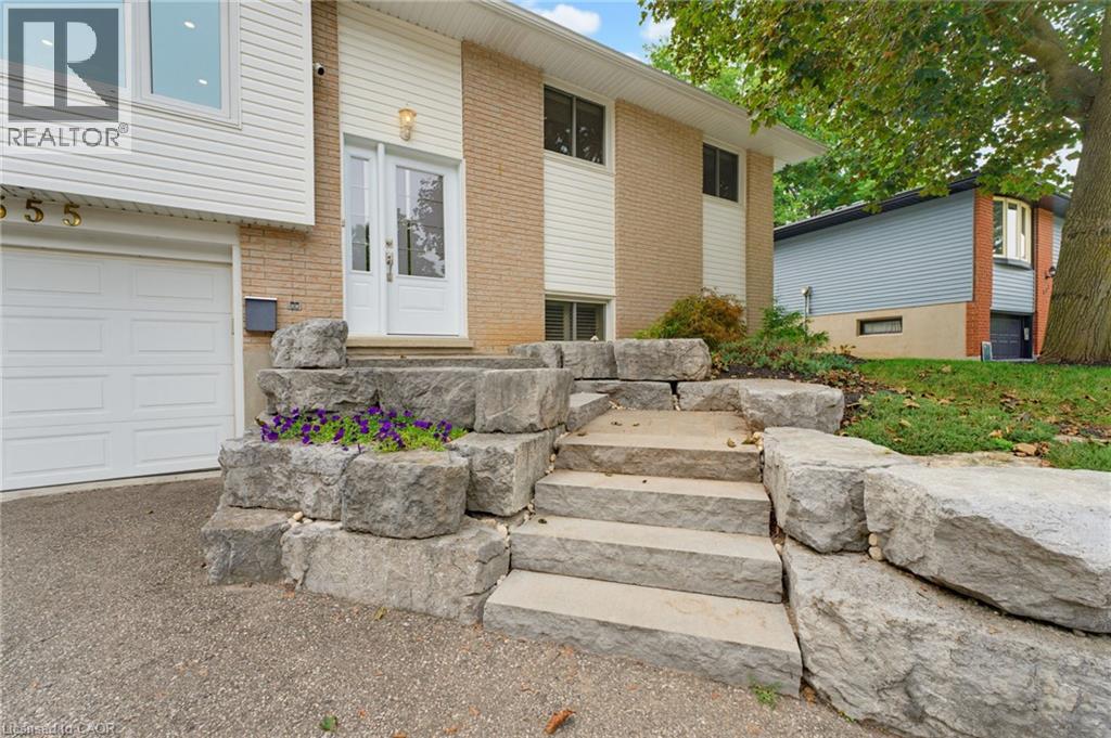 555 Elm Ridge Place, Waterloo, Ontario  N2L 4P6 - Photo 4 - 40861002