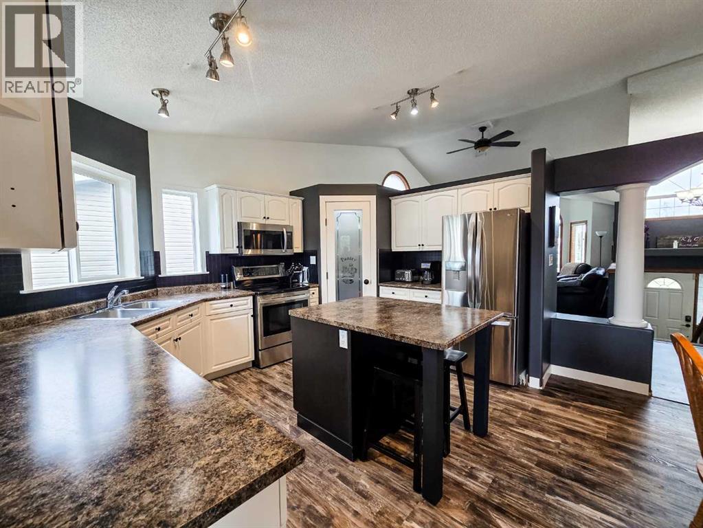 5215 16 AVE photo 8