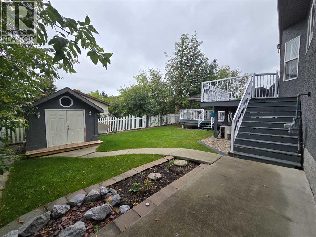 5215 16 AVE photo 34
