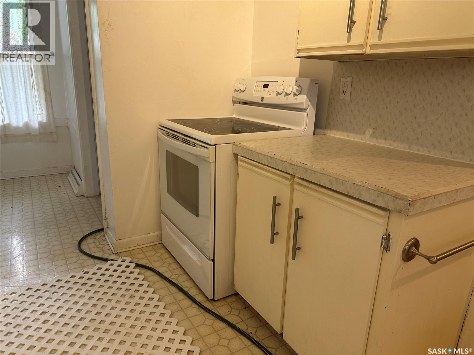 515 9th Street Ne, Weyburn, Saskatchewan  S4H 1G2 - Photo 13 - SK048320