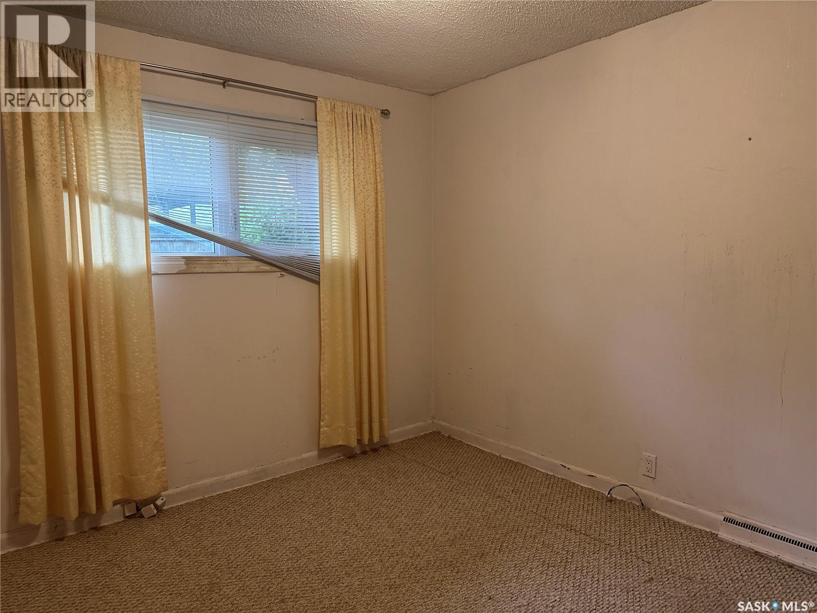 515 9th Street Ne, Weyburn, Saskatchewan  S4H 1G2 - Photo 6 - SK048320
