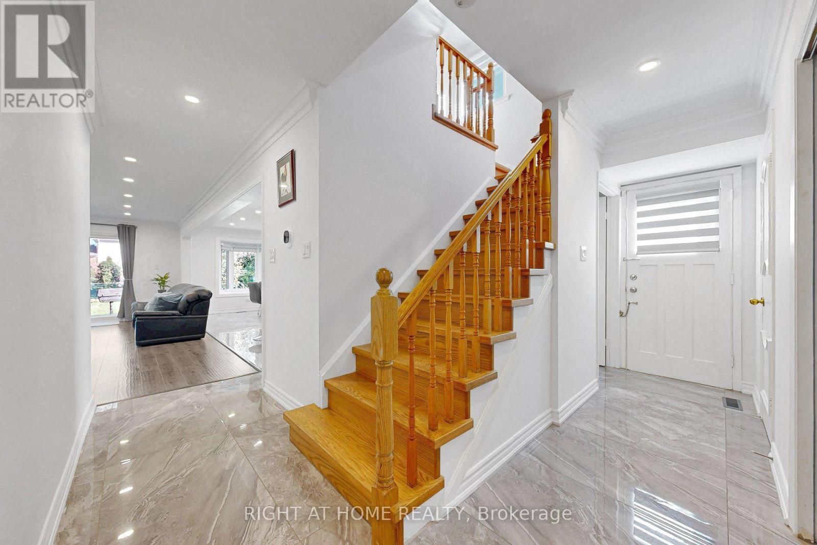 77 Pebblehill Square, Toronto, Ontario  M1S 2P8 - Photo 2 - E13776568