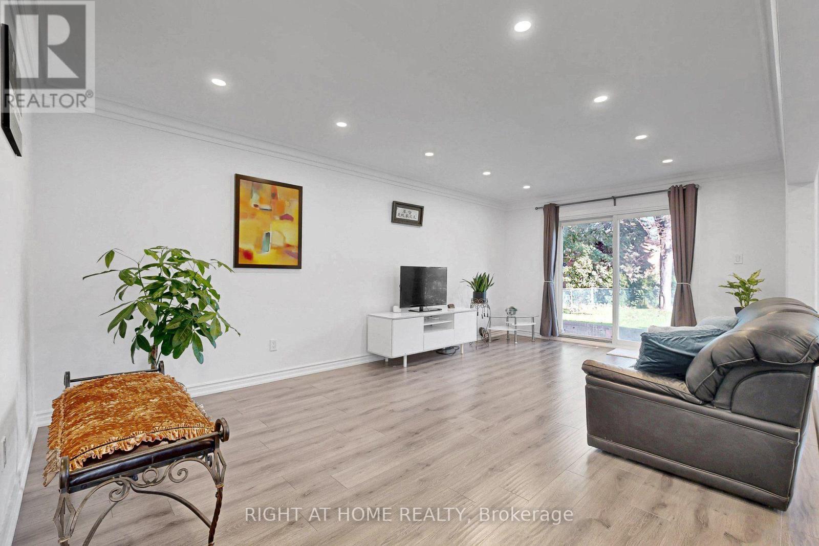 77 Pebblehill Square, Toronto, Ontario  M1S 2P8 - Photo 3 - E13776568