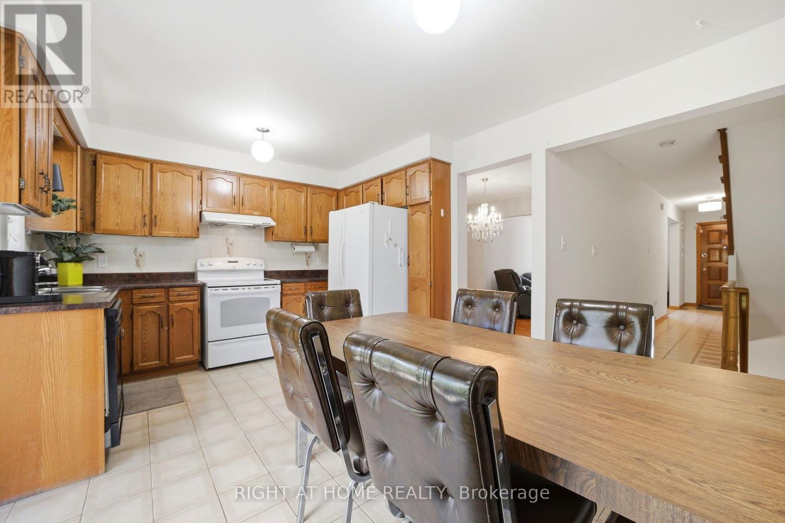 98 Beaver Terrace, Toronto, Ontario  M6H 4G8 - Photo 13 - W13776648