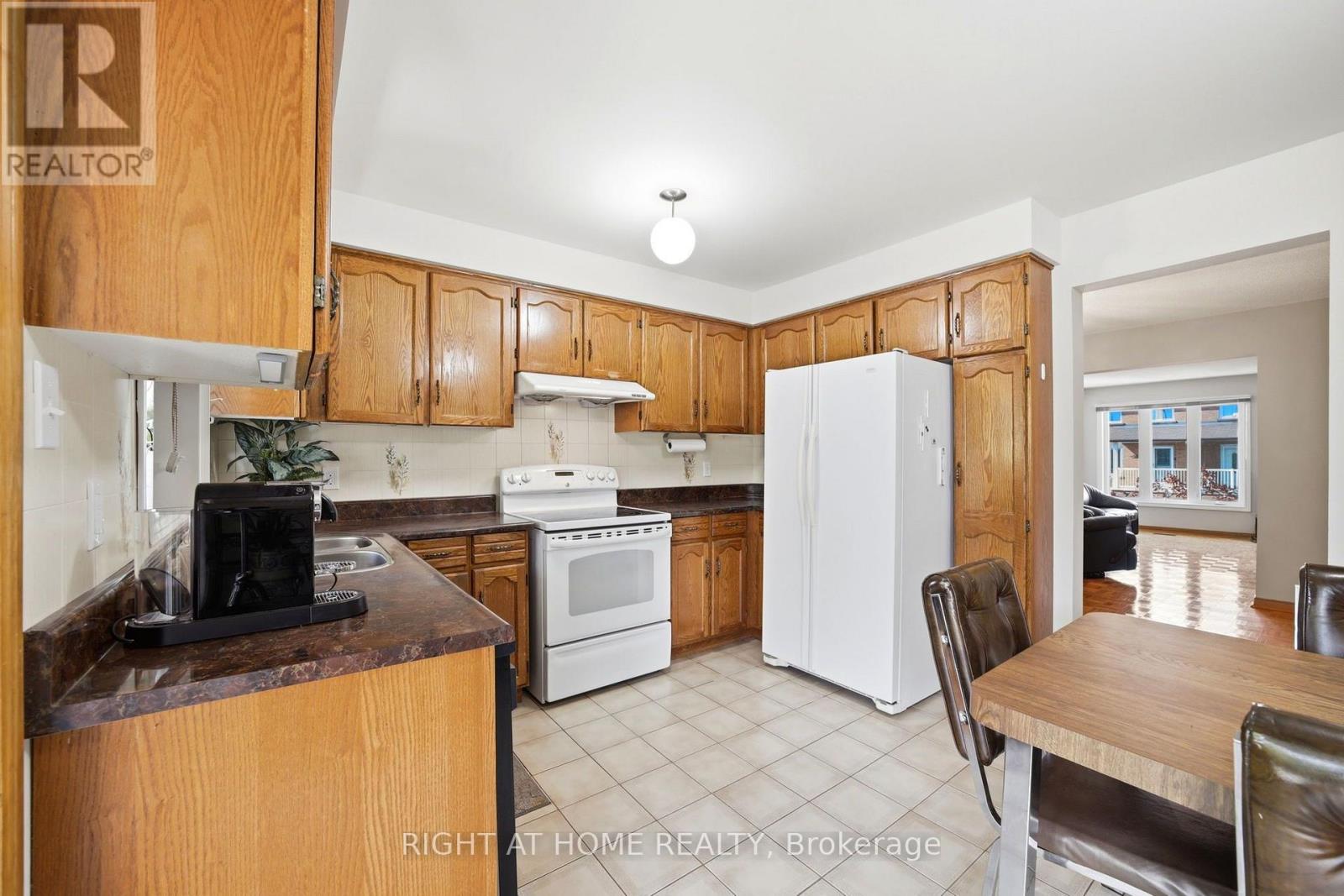 98 Beaver Terrace, Toronto, Ontario  M6H 4G8 - Photo 15 - W13776648