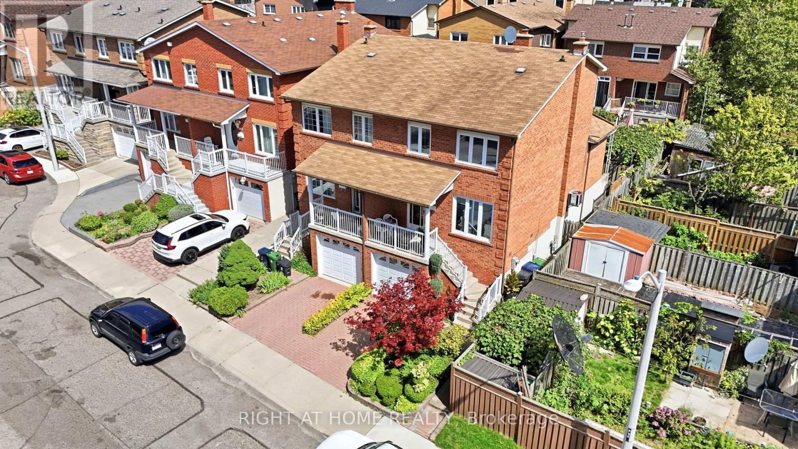 98 Beaver Terrace, Toronto, Ontario  M6H 4G8 - Photo 2 - W13776648