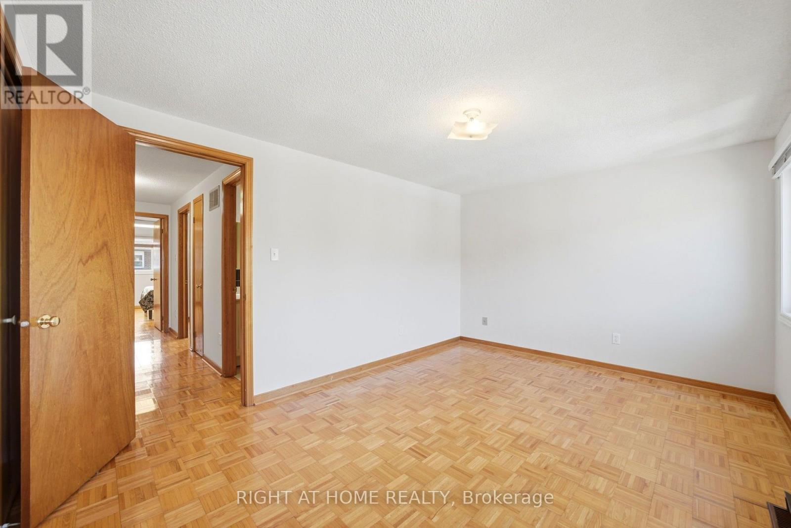 98 Beaver Terrace, Toronto, Ontario  M6H 4G8 - Photo 23 - W13776648