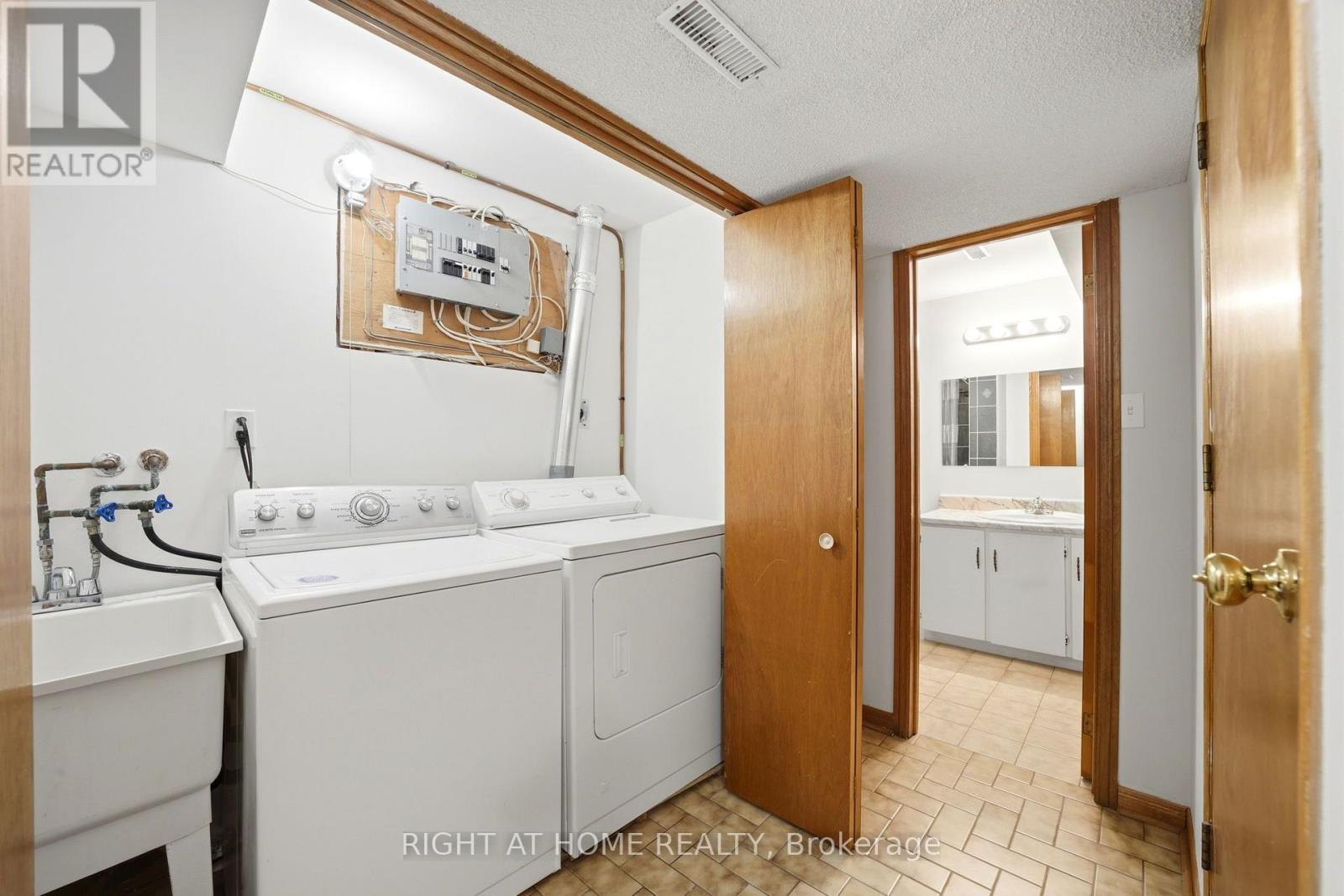 98 Beaver Terrace, Toronto, Ontario  M6H 4G8 - Photo 35 - W13776648