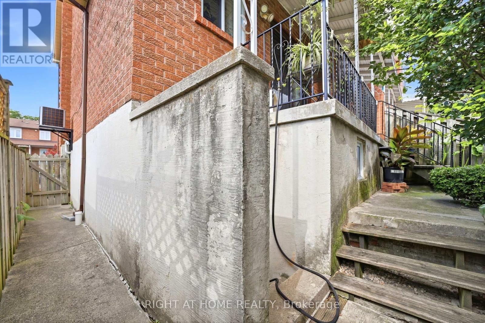 98 Beaver Terrace, Toronto, Ontario  M6H 4G8 - Photo 40 - W13776648