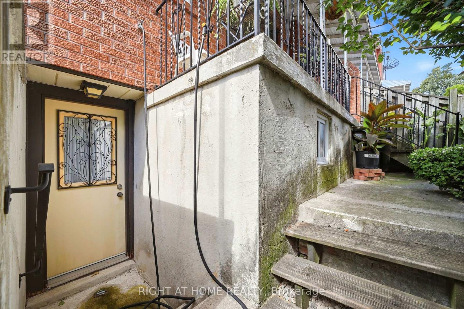 98 Beaver Terrace, Toronto, Ontario  M6H 4G8 - Photo 41 - W13776648