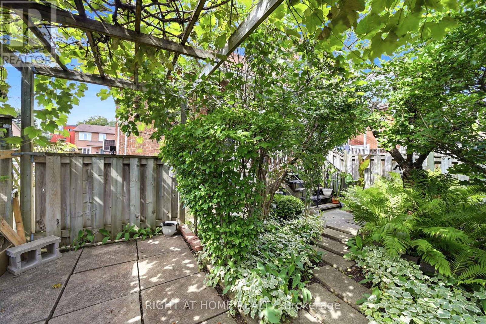 98 Beaver Terrace, Toronto, Ontario  M6H 4G8 - Photo 43 - W13776648