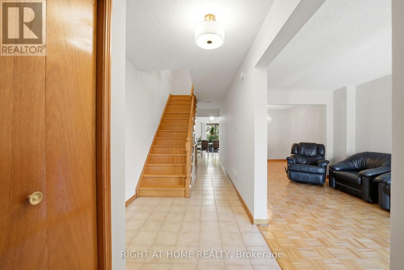 98 Beaver Terrace, Toronto, Ontario  M6H 4G8 - Photo 6 - W13776648