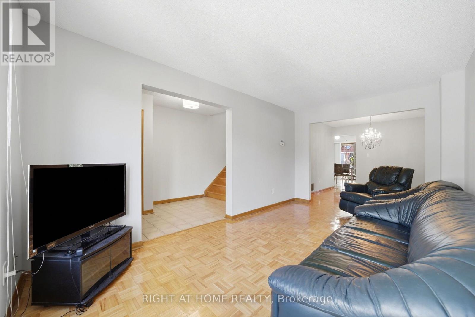 98 Beaver Terrace, Toronto, Ontario  M6H 4G8 - Photo 7 - W13776648