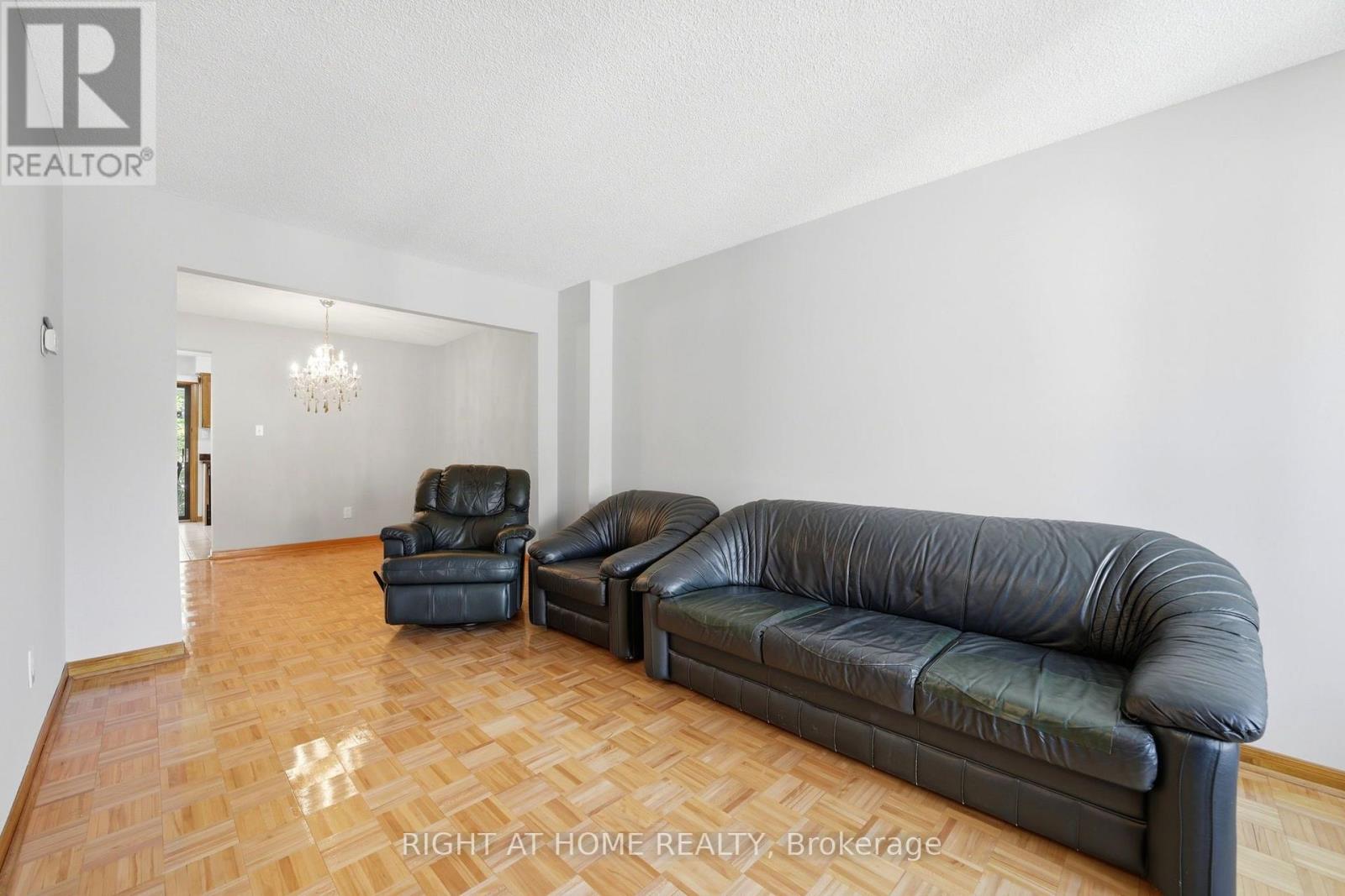 98 Beaver Terrace, Toronto, Ontario  M6H 4G8 - Photo 9 - W13776648