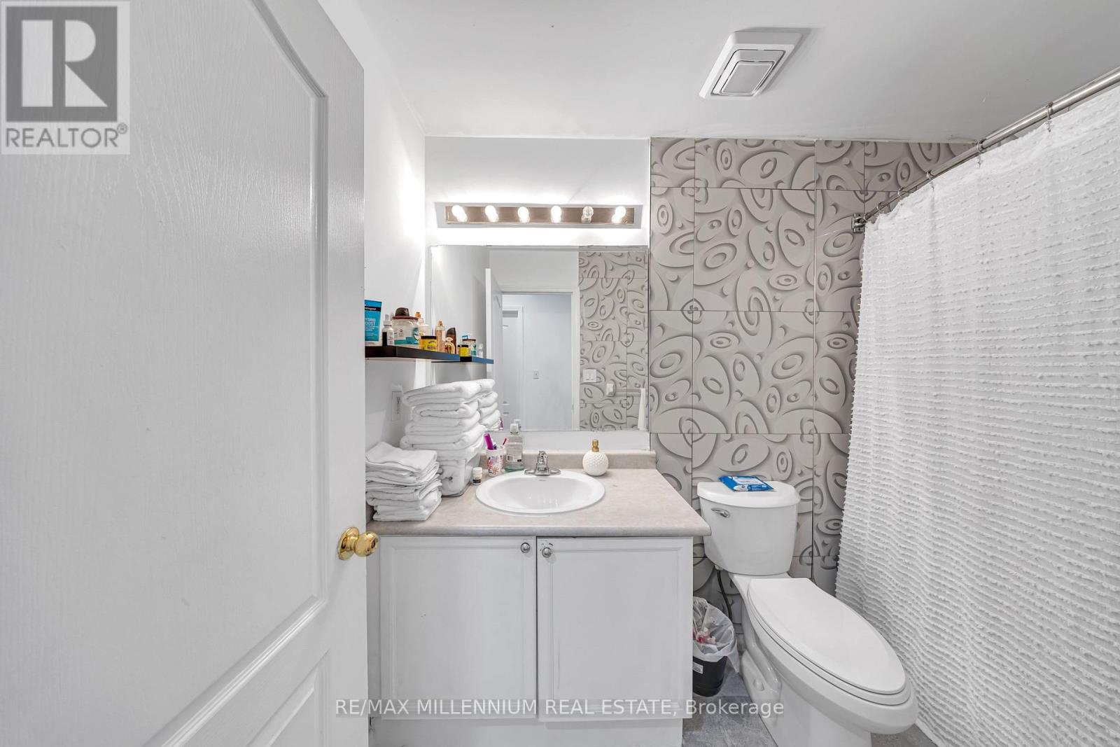 39 Decker Hollow Circle, Brampton, Ontario  L6X 0K9 - Photo 11 - W13776650