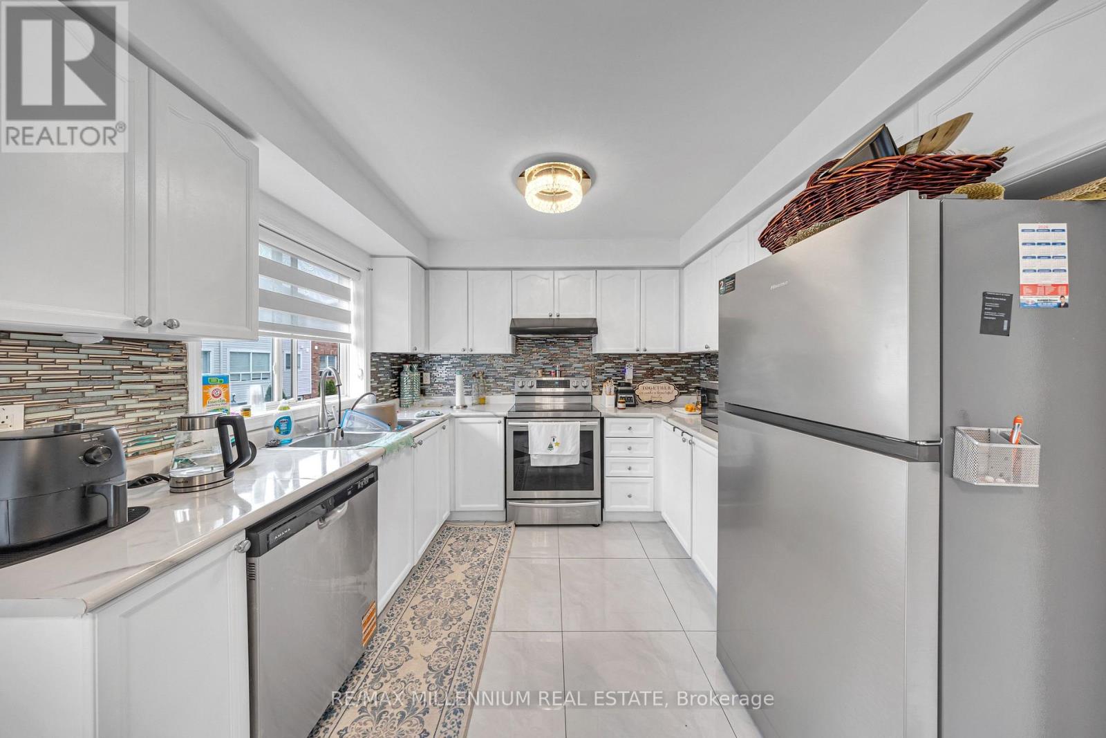39 Decker Hollow Circle, Brampton, Ontario  L6X 0K9 - Photo 2 - W13776650