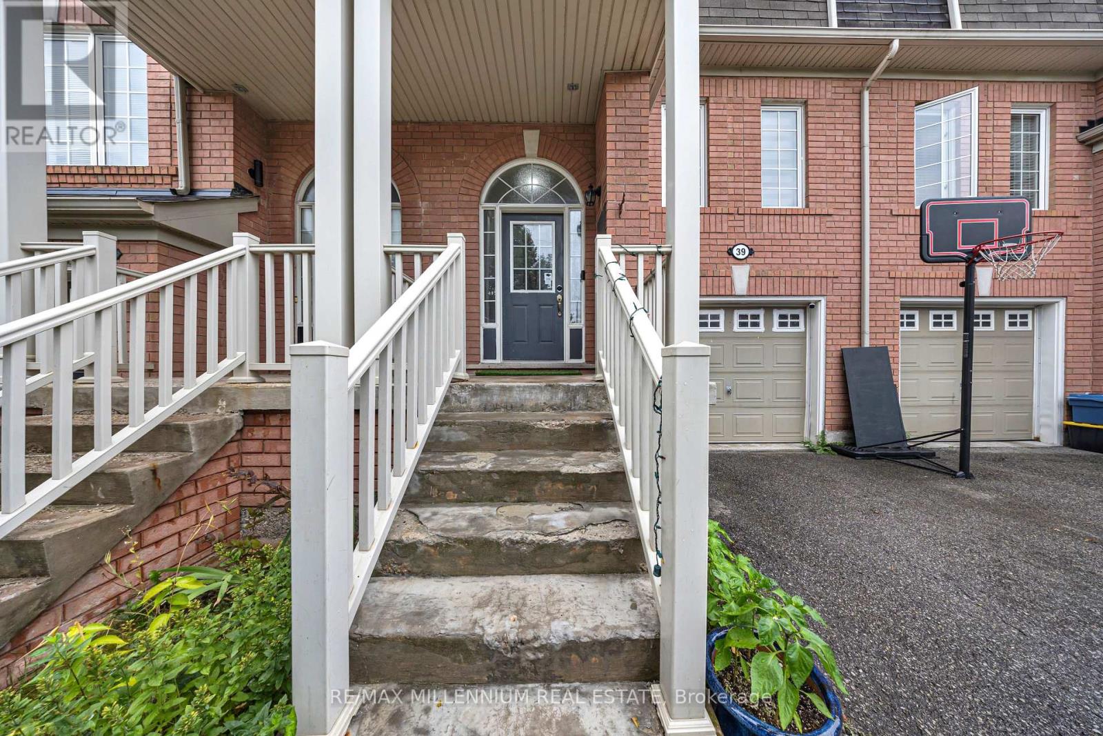 39 Decker Hollow Circle, Brampton, Ontario  L6X 0K9 - Photo 33 - W13776650