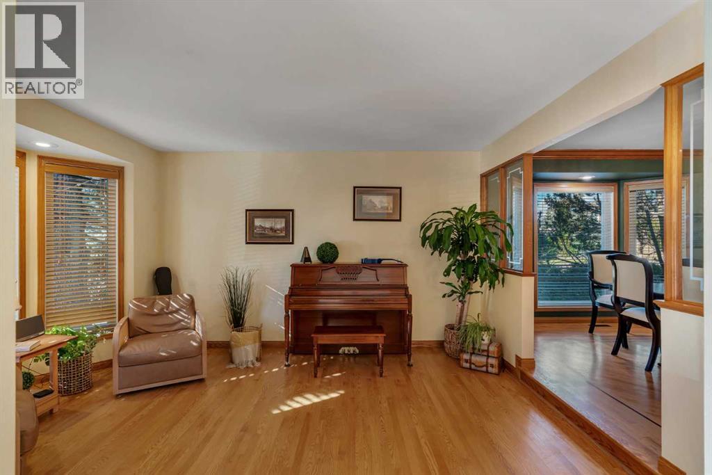 106 Scimitar Bay Nw, Calgary, Alberta  T3L 1L6 - Photo 6 - A2343035