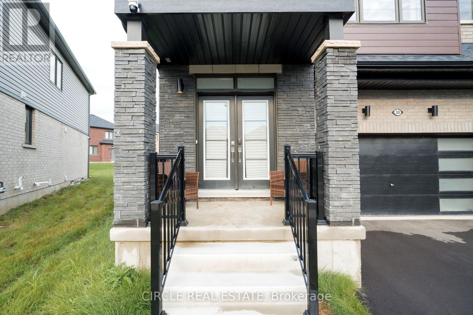 30 Heritage Way, Thorold, Ontario  L2V 0N9 - Photo 3 - X13776668