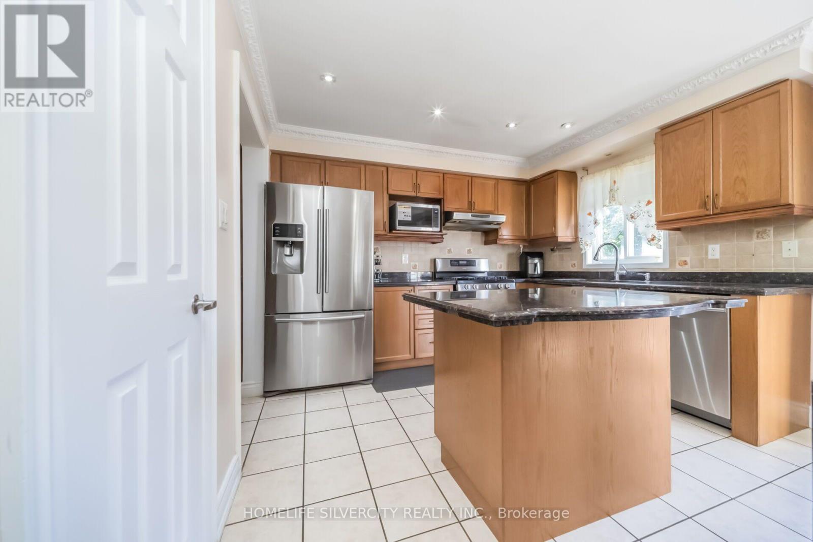 30 Fairhill Avenue, Brampton, Ontario  L7A 2E7 - Photo 12 - W13763192