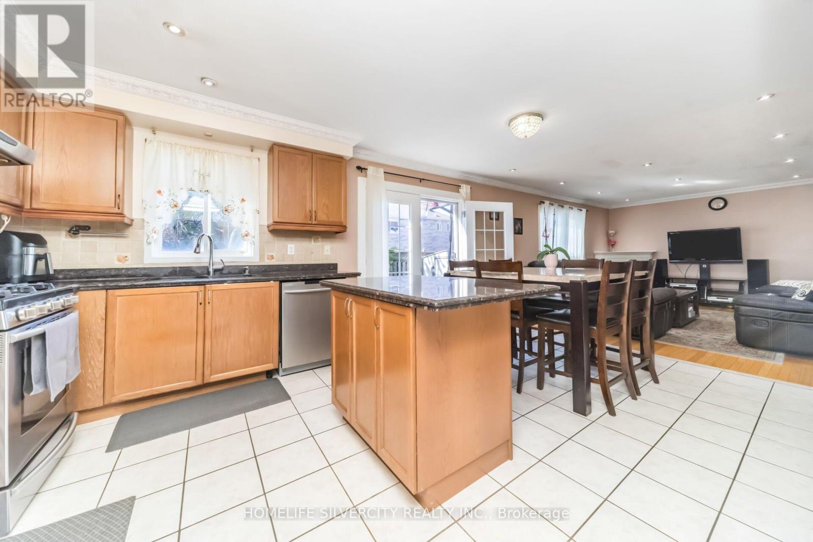 30 Fairhill Avenue, Brampton, Ontario  L7A 2E7 - Photo 14 - W13763192