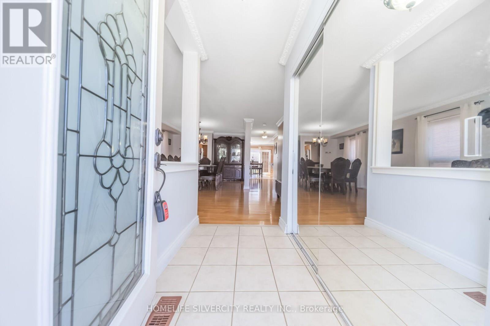 30 Fairhill Avenue, Brampton, Ontario  L7A 2E7 - Photo 3 - W13763192