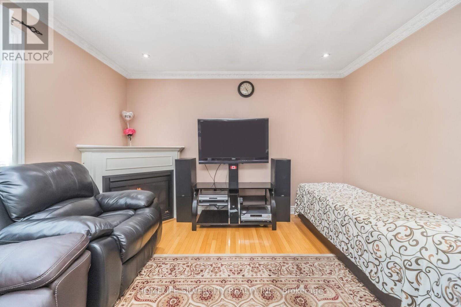30 Fairhill Avenue, Brampton, Ontario  L7A 2E7 - Photo 10 - W13763192