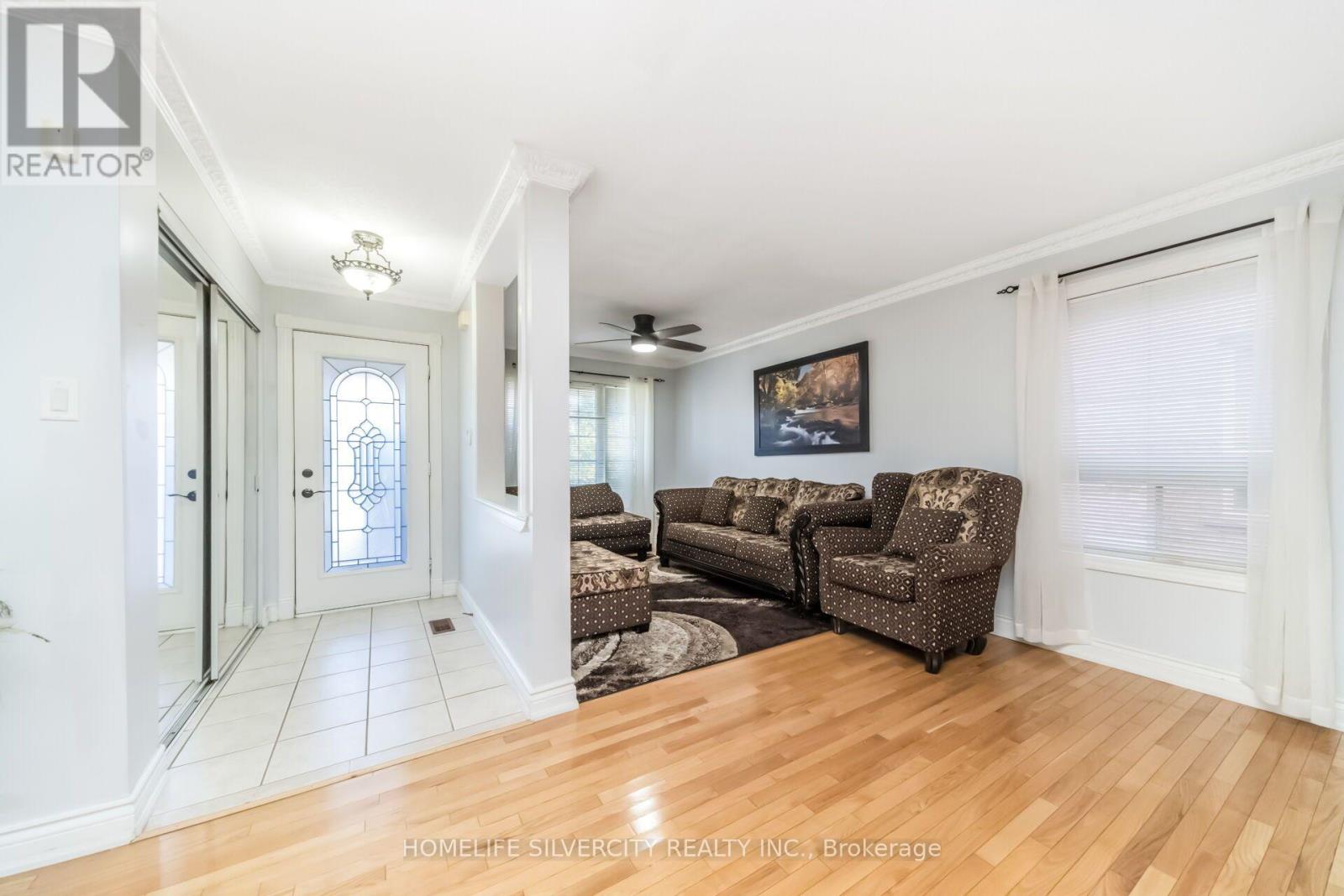 30 Fairhill Avenue, Brampton, Ontario  L7A 2E7 - Photo 4 - W13763192