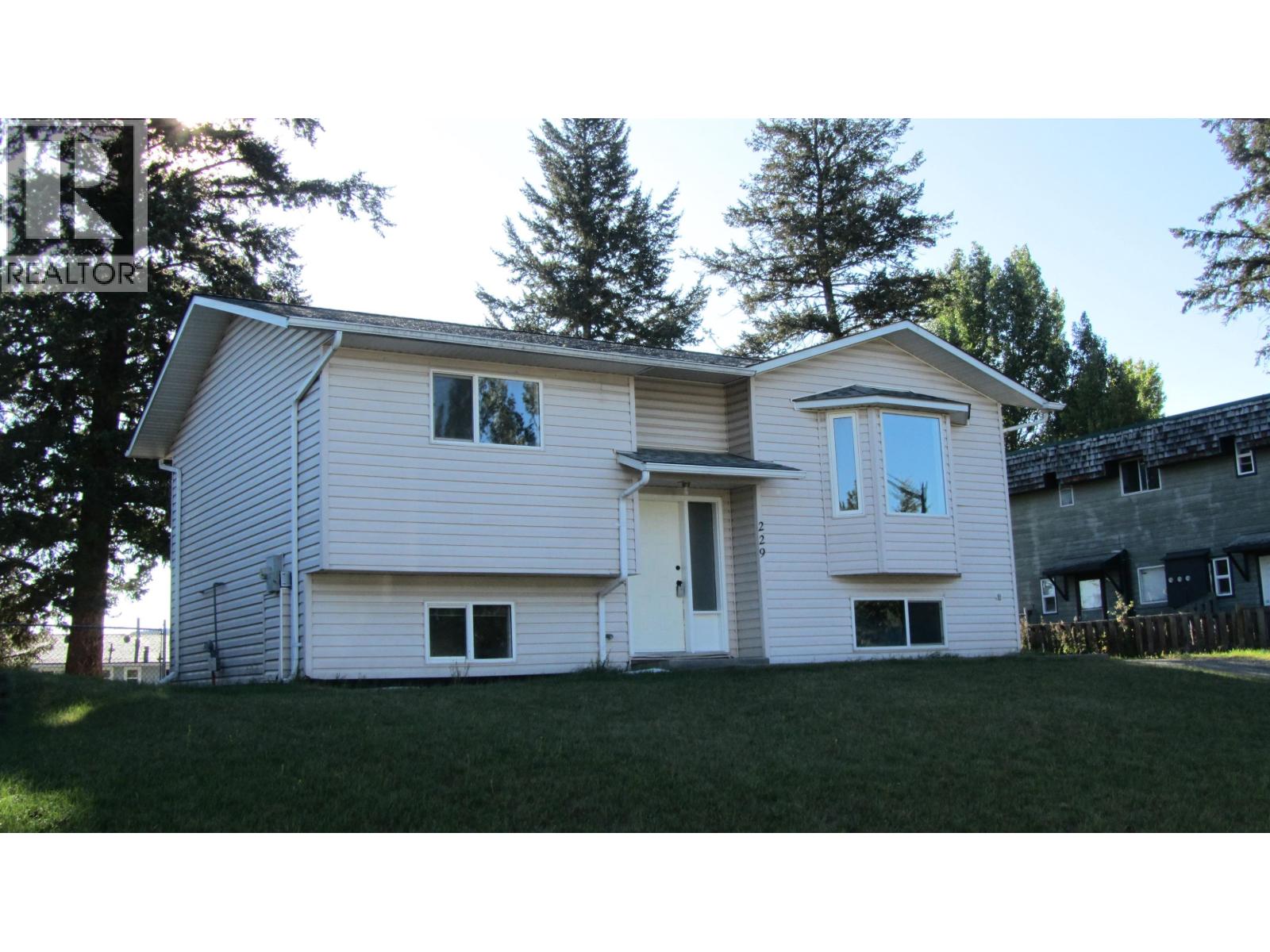 229 Elm Avenue, 100 Mile House, British Columbia  V0K 2E0 - Photo 28 - R3159963