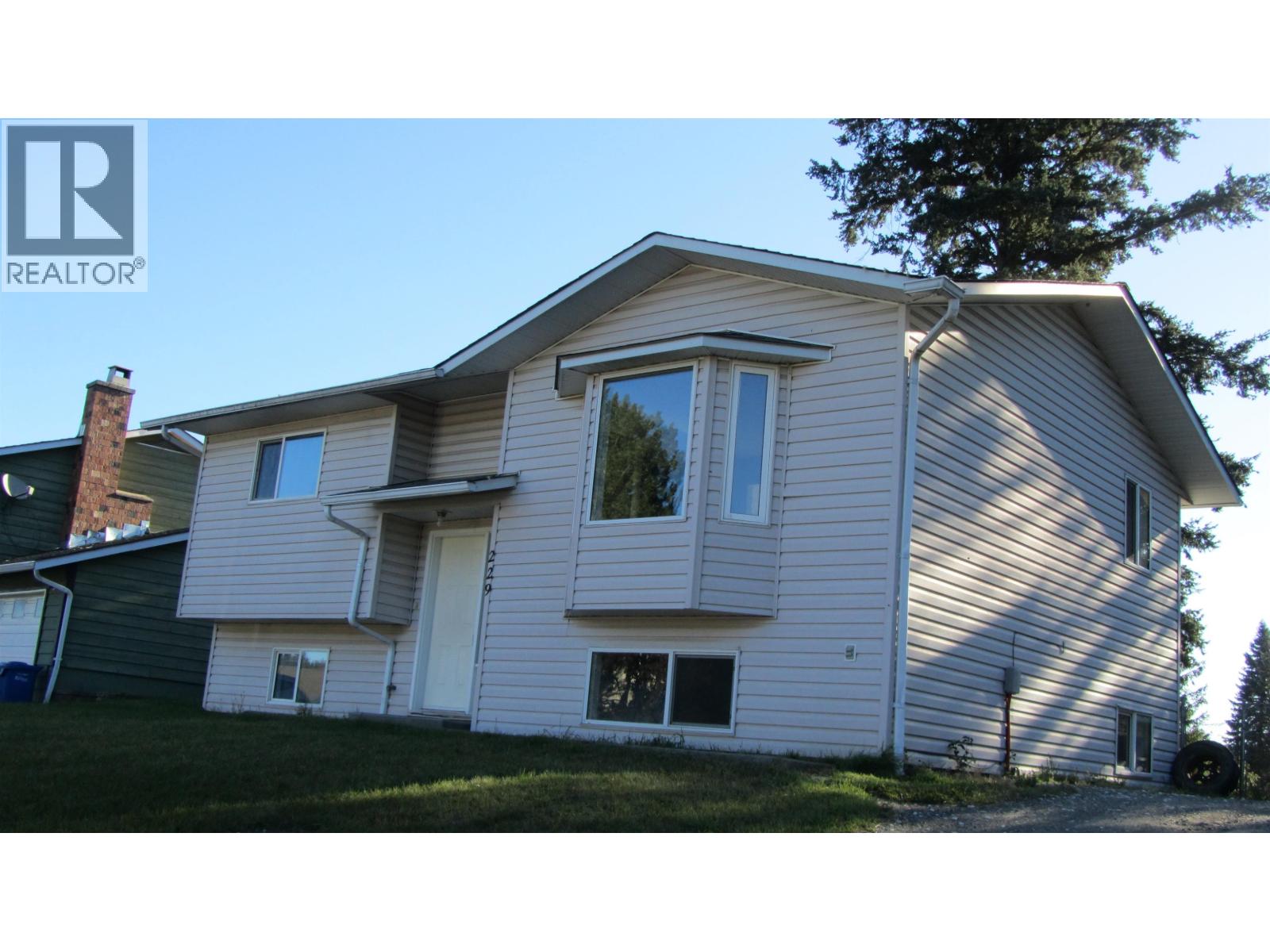 229 Elm Avenue, 100 Mile House, British Columbia  V0K 2E0 - Photo 27 - R3159963