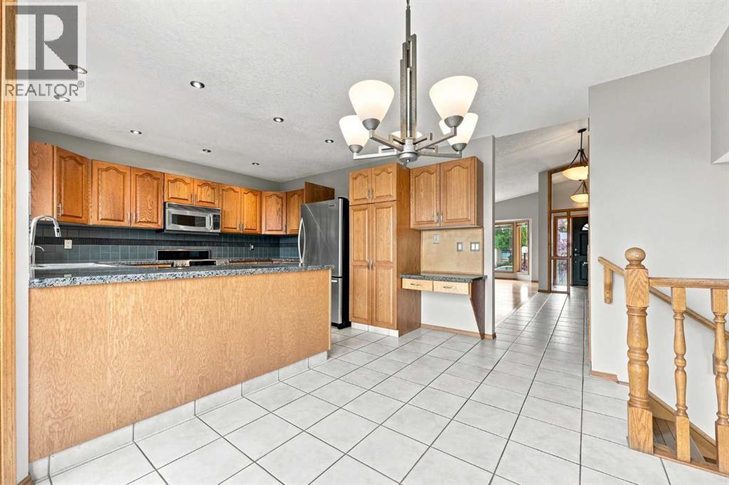 361 Santana Bay Nw, Calgary, Alberta  T3K 3N6 - Photo 12 - A2343441