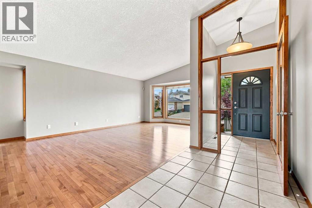 361 Santana Bay Nw, Calgary, Alberta  T3K 3N6 - Photo 9 - A2343441