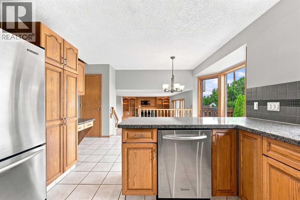 361 Santana Bay Nw, Calgary, Alberta  T3K 3N6 - Photo 15 - A2343441
