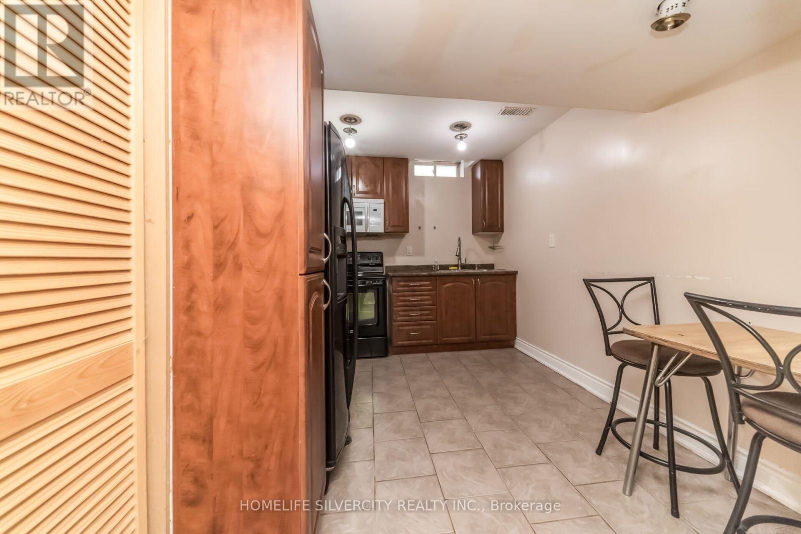 30 Fairhill Avenue, Brampton, Ontario  L7A 2E7 - Photo 46 - W13763192