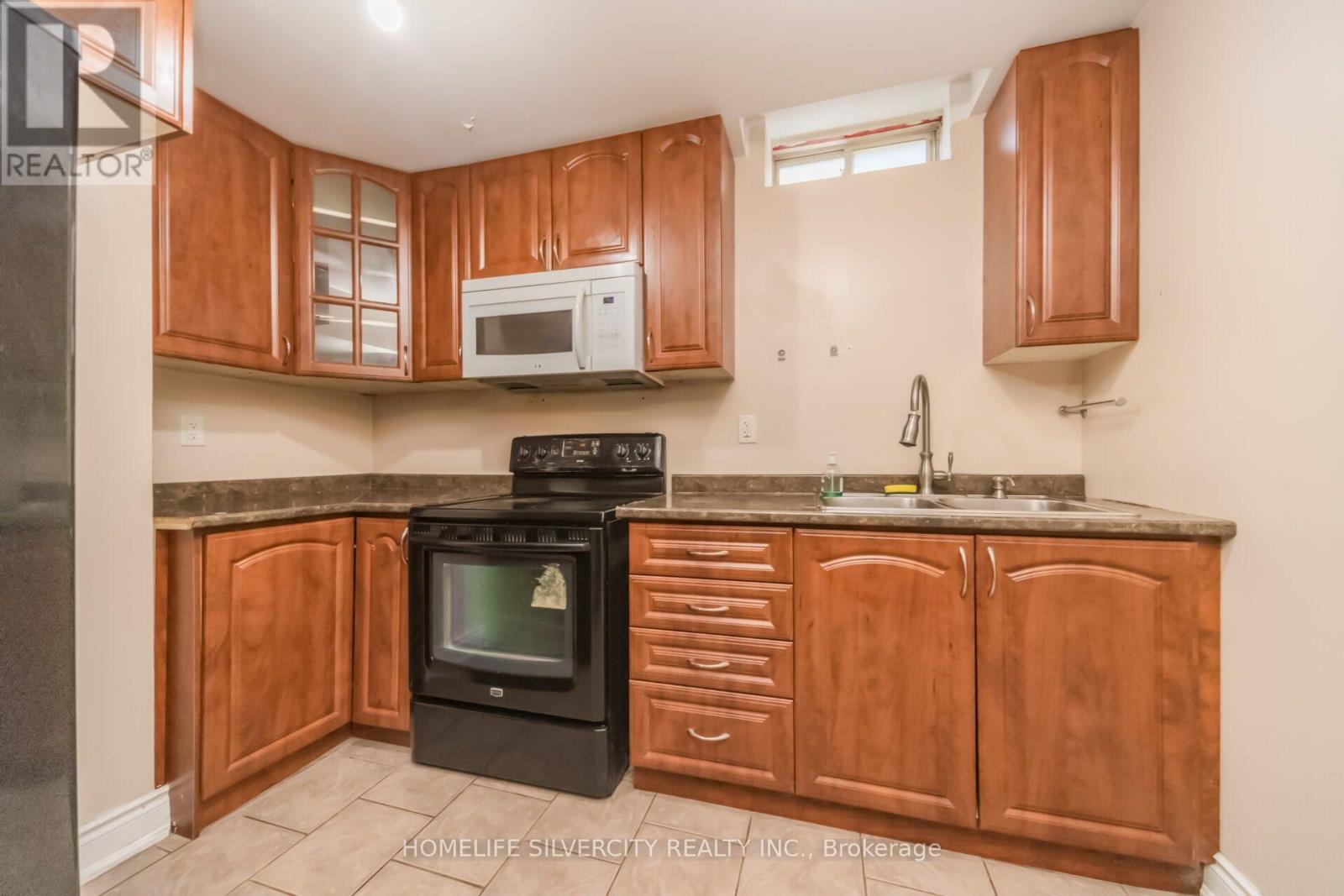 30 Fairhill Avenue, Brampton, Ontario  L7A 2E7 - Photo 47 - W13763192