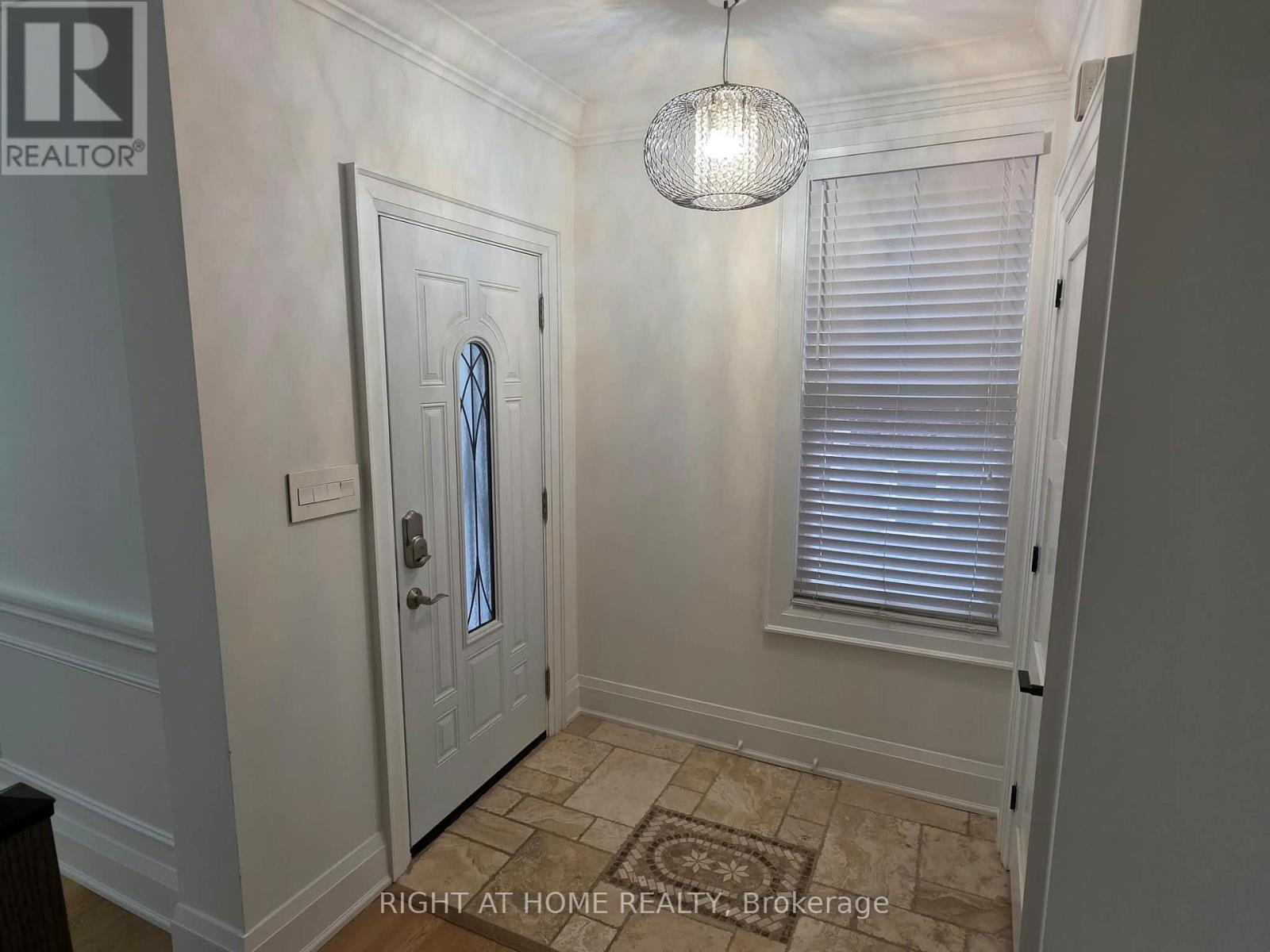 154 Davisville Avenue, Toronto, Ontario  M4S 1E8 - Photo 2 - C13776700