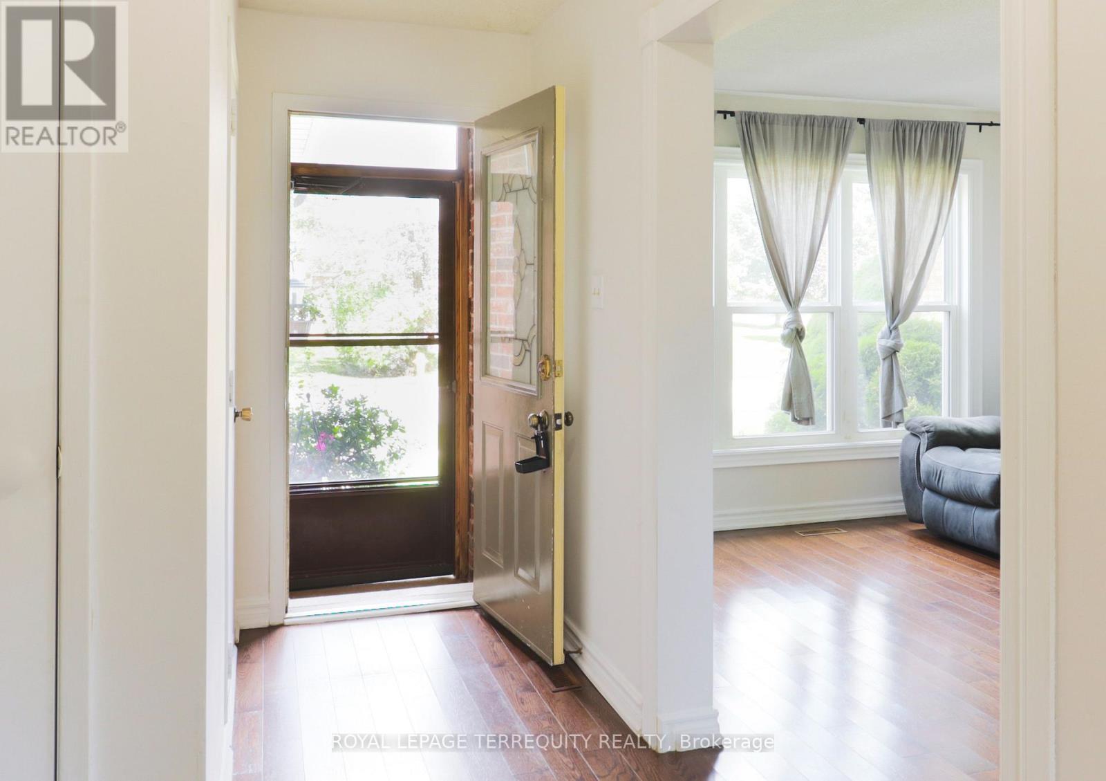 104 Gates Crescent, Ajax, Ontario  L1S 7A1 - Photo 4 - E13776708