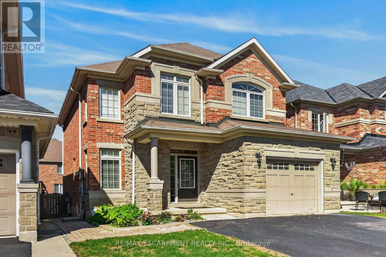 44 Matteo Trail, Hamilton, Ontario  L9B 0E6 - Photo 2 - X13776732