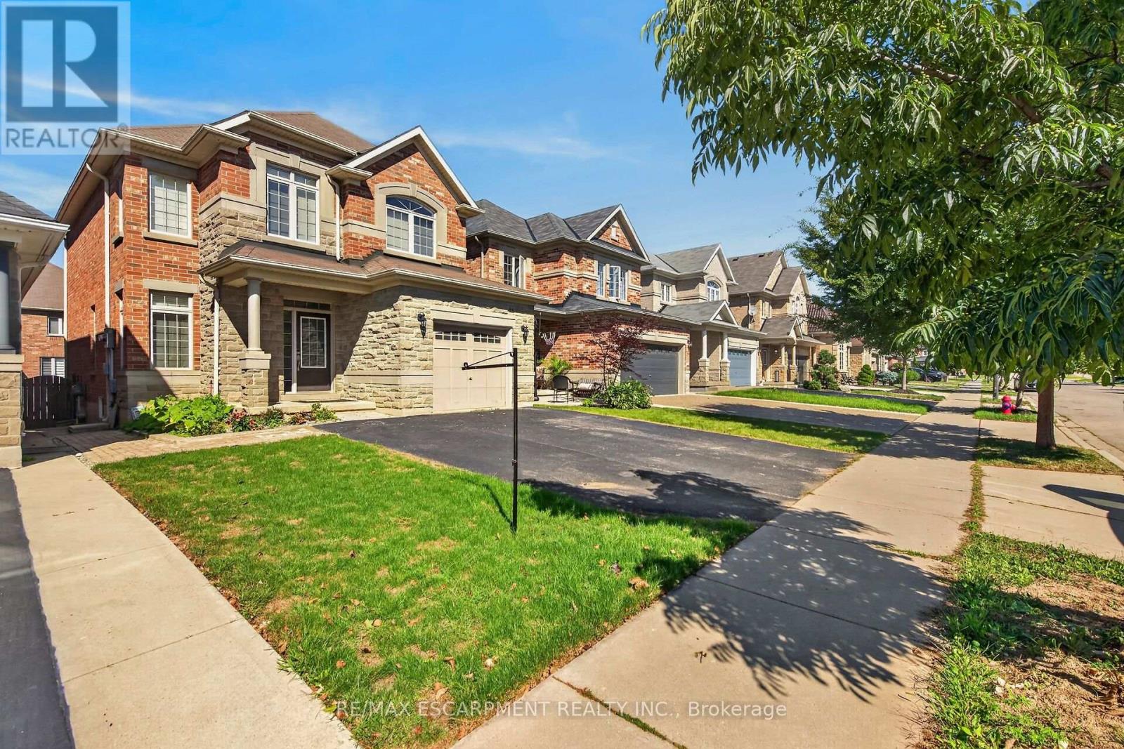 44 Matteo Trail, Hamilton, Ontario  L9B 0E6 - Photo 3 - X13776732